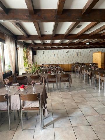Hôtel Restaurant de la poste Saint-Colomban-des-Villards Exterior foto
